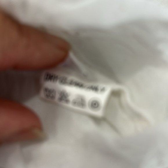 ju’s White‎ Sheer Embroidered Detail Top. Size S - Picture 11 of 13